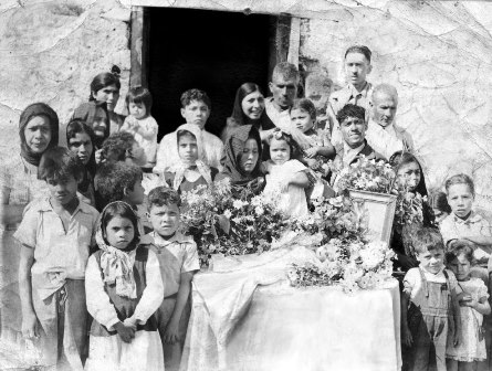 FAM. AMEQUENSE CON ANGELITO.